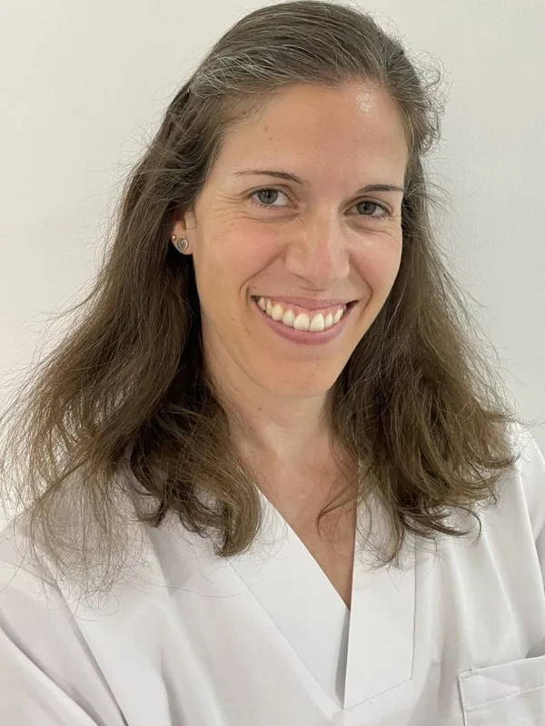 Elena Plaza, fisioterapeuta colegiada nº 4807