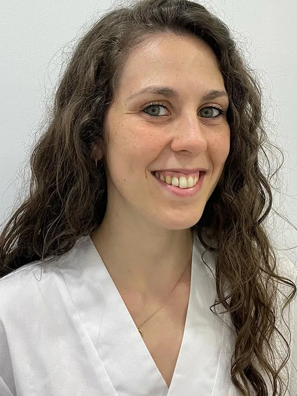 Elena Sanz, fisioterapeuta colegiada nº 13204